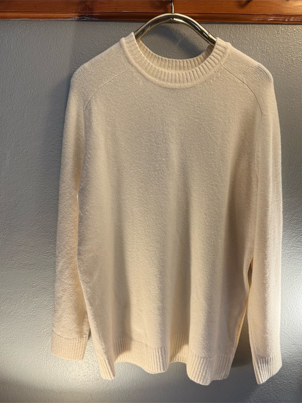 GAP Men's Crewneck Sweater in Cream
